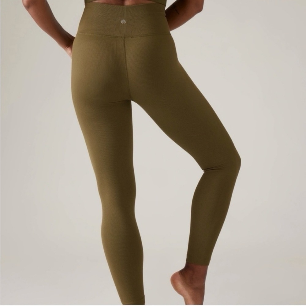 NWOT Athleta Aracia Olive Green Aurora Seamless Tight